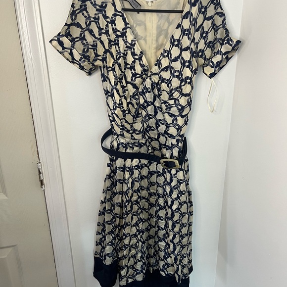 VINTAGE ANNE KLEIN BELTED Elegant Navy and Cream Patterned Dress - Picture 2 of 11